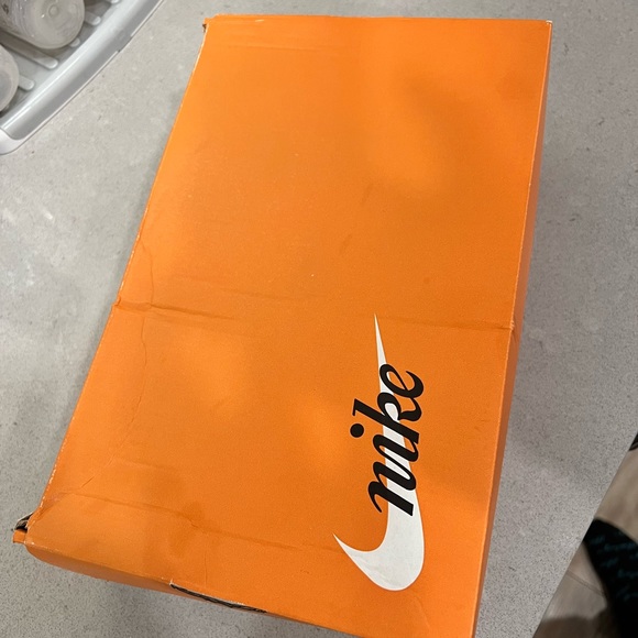 Nike Blazers - Picture 2 of 5